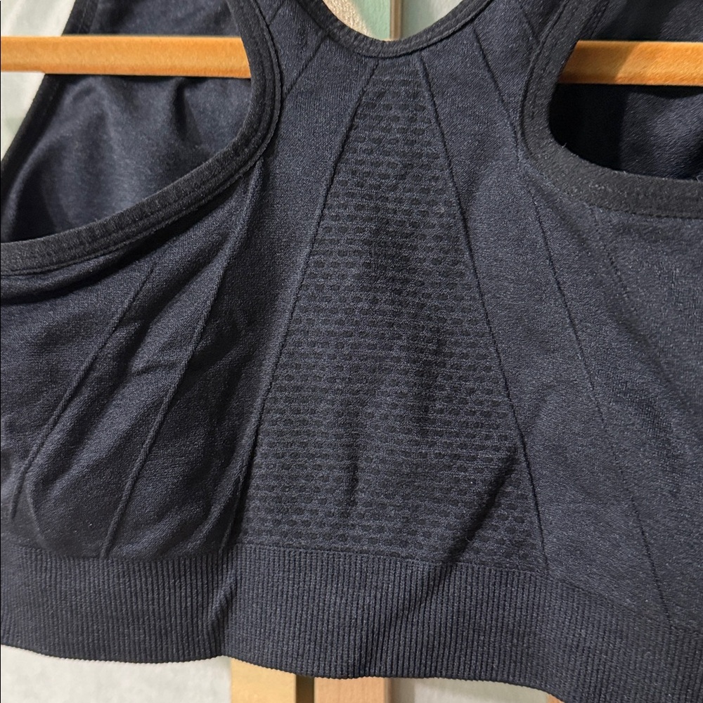 5/$25 Black, zip front, racerback sports bra with lightweight molded cups, S - Picture 5 of 11